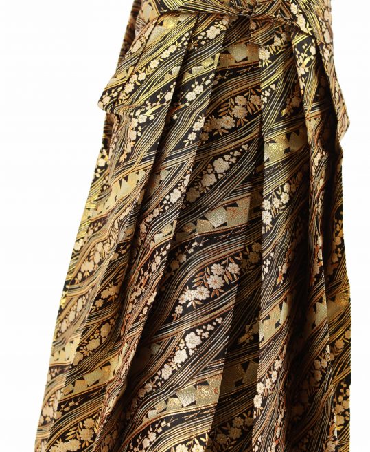 男性用袴単品レンタル(成人式・結婚式・卒業式)黒・金の流水と花、色紙[身長175cm]No.651